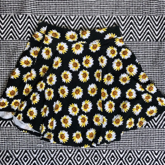 Dresses & Skirts - Sunflower skirt